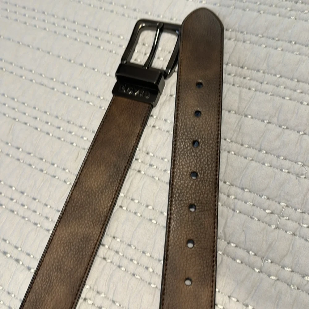 Levi’s Men’s Belt. Like New - Picture 3 of 10